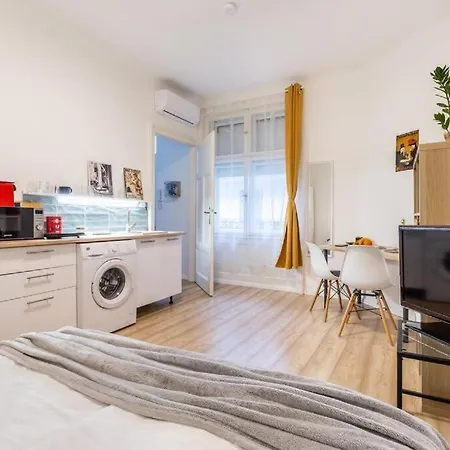 Nest & Rest By Nw Daire *